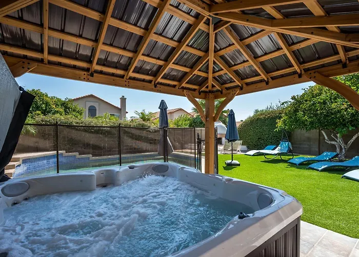 Reel Fun Centrally Located W Movie Room Pool Hot Tub
