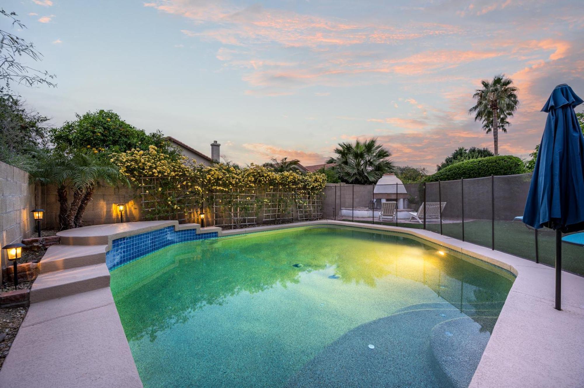 Reel Fun Centrally Located W Movie Pool Hot Tub Phoenix