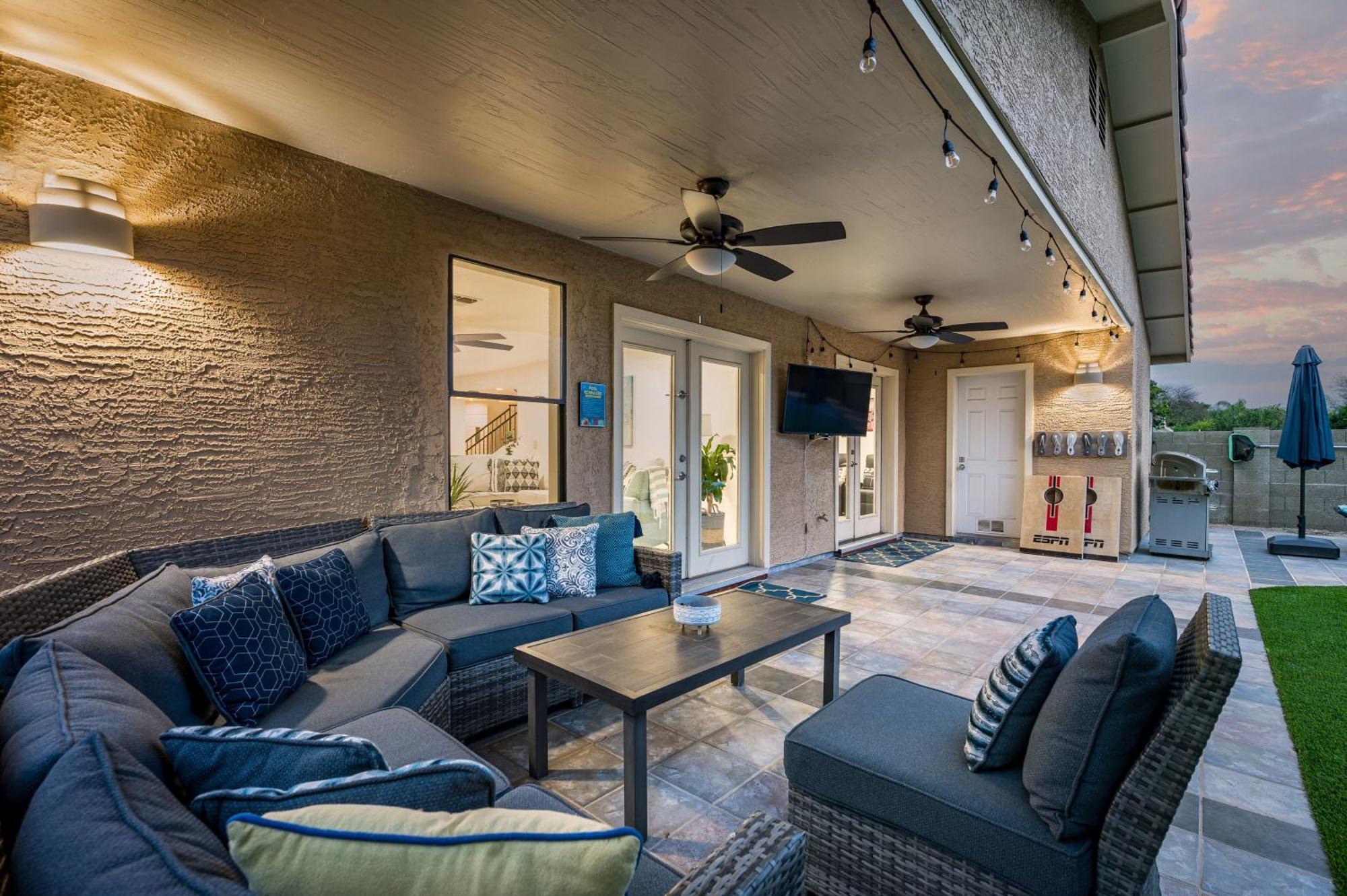 Holiday home Reel Fun Centrally Located W Movie Pool Hot Tub *