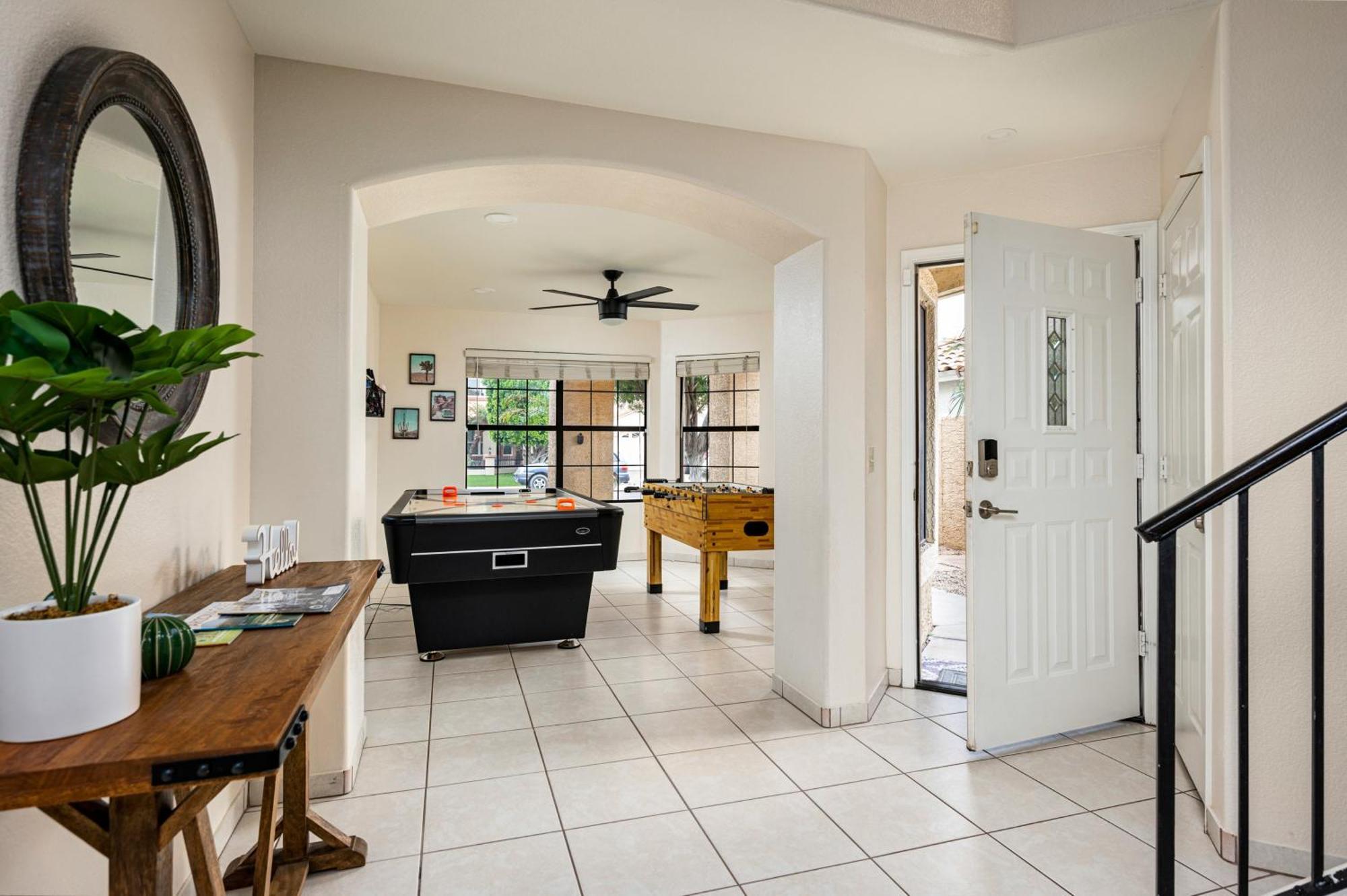 Reel Fun Centrally Located W Movie Pool Hot Tub Phoenix