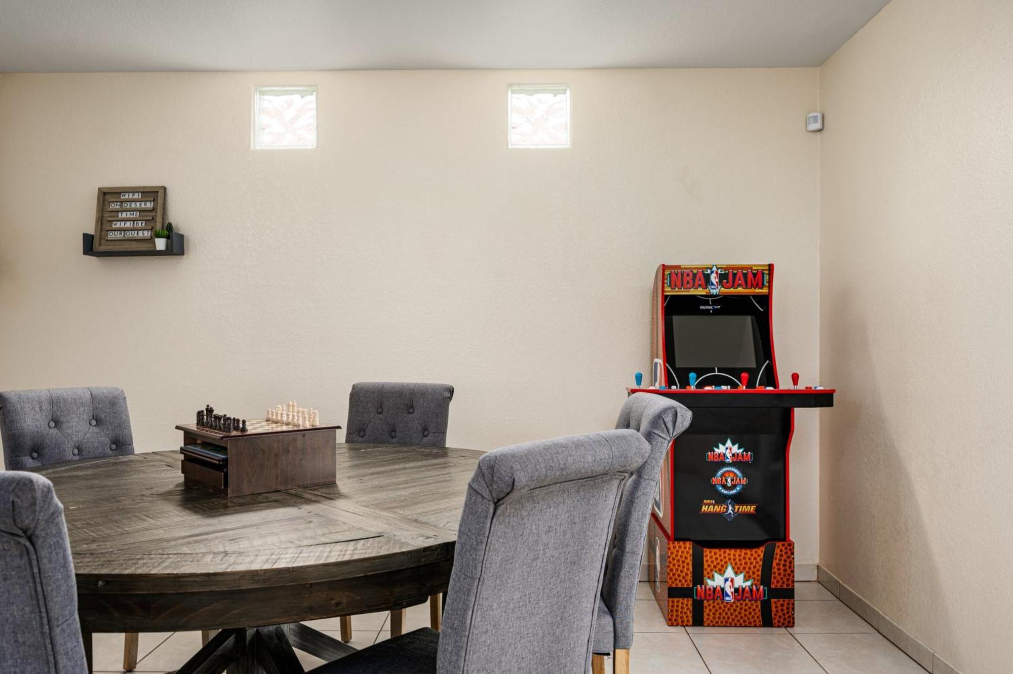 Reel Fun Centrally Located W Movie Pool Hot Tub Phoenix